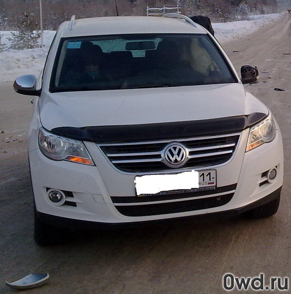 Битый автомобиль Volkswagen Tiguan (2008) в Ухте